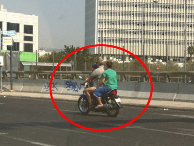 Τρικάβαλο με τα παιδιά του…